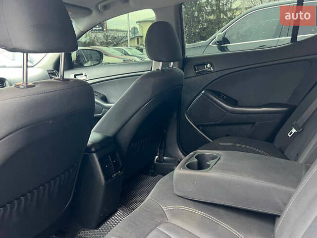 Білий Кіа Оптіма, об'ємом двигуна 2.36 л та пробігом 270 тис. км за 10000 $, фото 19 на Automoto.ua