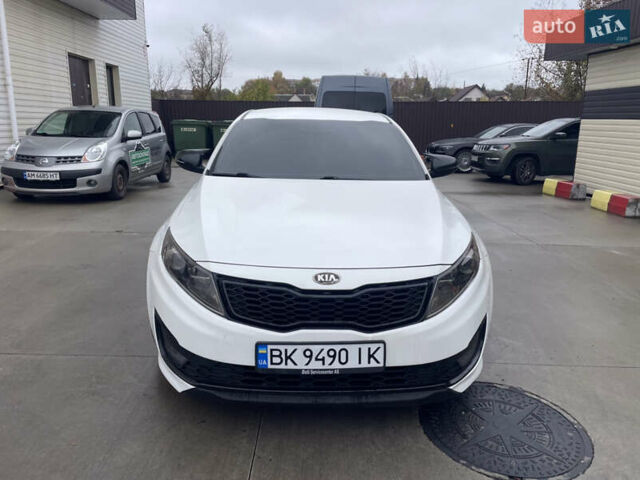 Белый Киа Оптима, объемом двигателя 2.4 л и пробегом 302 тыс. км за 8500 $, фото 1 на Automoto.ua