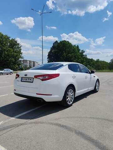 Белый Киа Оптима, объемом двигателя 2 л и пробегом 177 тыс. км за 9999 $, фото 1 на Automoto.ua
