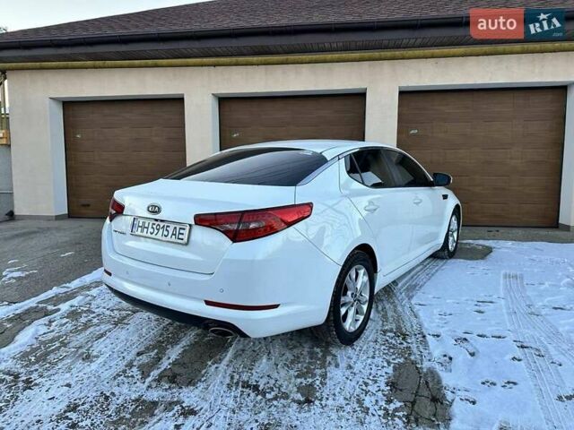 Белый Киа Оптима, объемом двигателя 2 л и пробегом 223 тыс. км за 8500 $, фото 3 на Automoto.ua