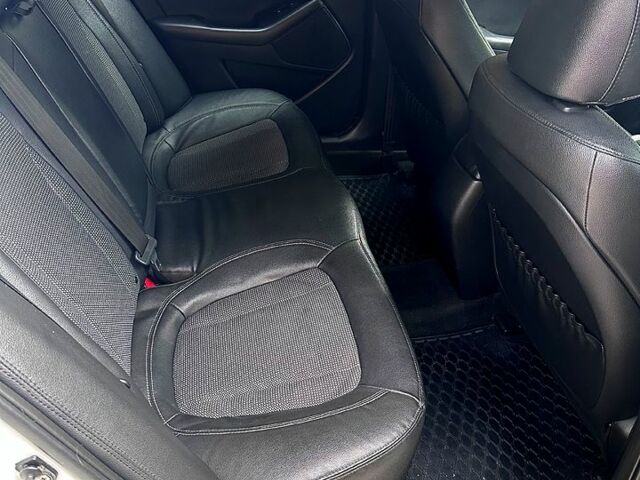 Білий Кіа Оптіма, об'ємом двигуна 2 л та пробігом 99 тис. км за 4800 $, фото 6 на Automoto.ua