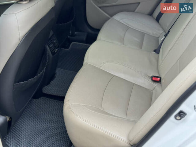Білий Кіа Оптіма, об'ємом двигуна 2.4 л та пробігом 256 тис. км за 9100 $, фото 20 на Automoto.ua