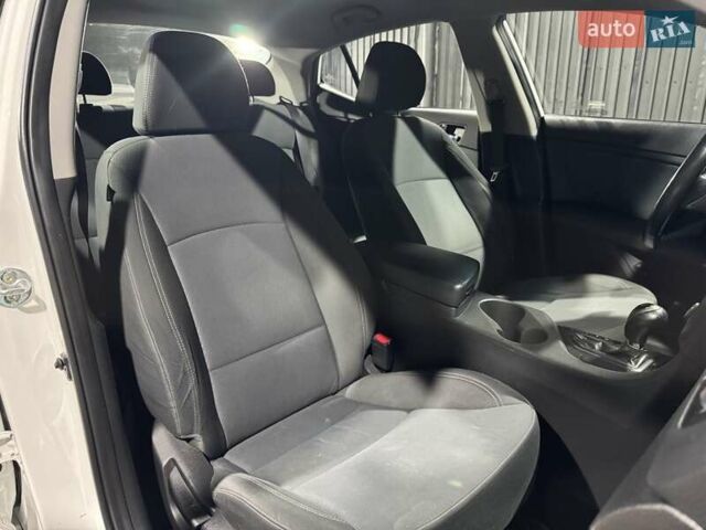 Білий Кіа Оптіма, об'ємом двигуна 2.36 л та пробігом 166 тис. км за 8999 $, фото 22 на Automoto.ua