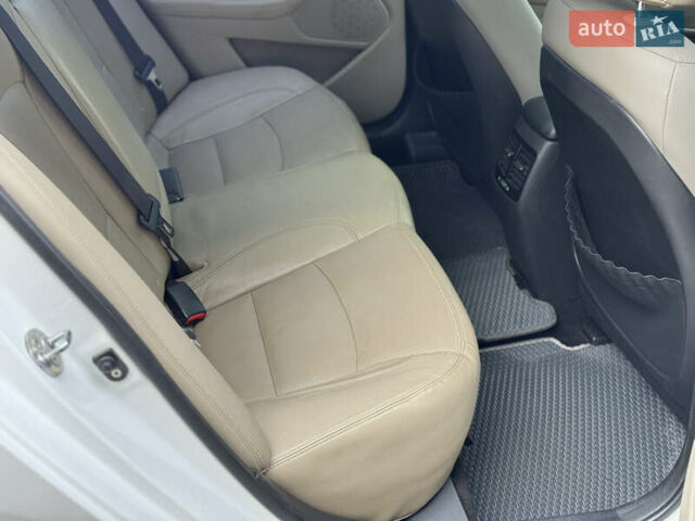 Білий Кіа Оптіма, об'ємом двигуна 2.4 л та пробігом 256 тис. км за 9100 $, фото 17 на Automoto.ua