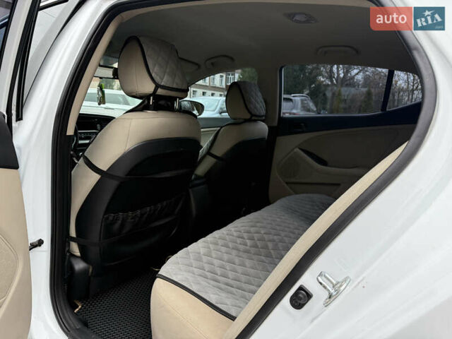 Белый Киа Оптима, объемом двигателя 2.4 л и пробегом 120 тыс. км за 8200 $, фото 16 на Automoto.ua
