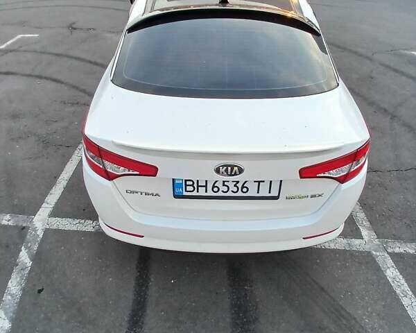 Киа Оптима 2013 в Одессе на Automoto.ua Белый Киа Оптима, объемом двигателя 2.36 л и пробегом 244 тыс. км за 10300 $, фото 2 на Automoto.ua