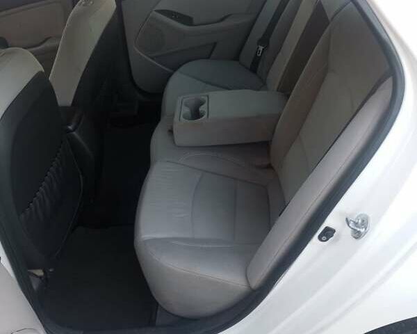 Білий Кіа Оптіма, об'ємом двигуна 2.36 л та пробігом 118 тис. км за 9300 $, фото 4 на Automoto.ua