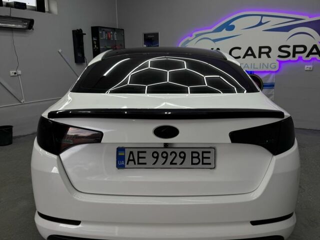 Белый Киа Оптима, объемом двигателя 2 л и пробегом 260 тыс. км за 8500 $, фото 2 на Automoto.ua