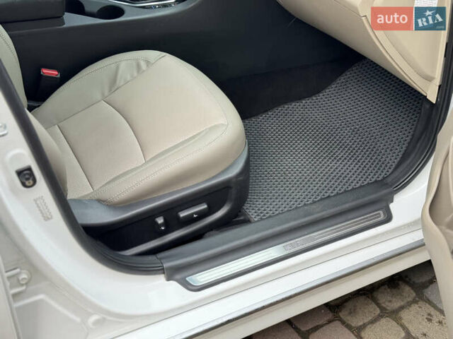 Білий Кіа Оптіма, об'ємом двигуна 2.4 л та пробігом 256 тис. км за 9100 $, фото 23 на Automoto.ua