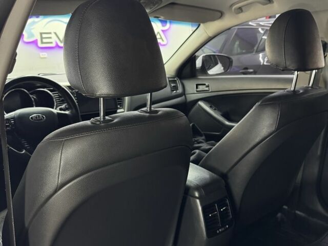 Белый Киа Оптима, объемом двигателя 2 л и пробегом 260 тыс. км за 8500 $, фото 22 на Automoto.ua