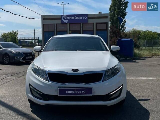 Белый Киа Оптима, объемом двигателя 2 л и пробегом 178 тыс. км за 9999 $, фото 3 на Automoto.ua