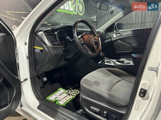 Білий Кіа Оптіма, об'ємом двигуна 2.36 л та пробігом 166 тис. км за 8999 $, фото 17 на Automoto.ua