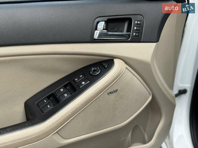 Білий Кіа Оптіма, об'ємом двигуна 2.4 л та пробігом 256 тис. км за 9100 $, фото 25 на Automoto.ua