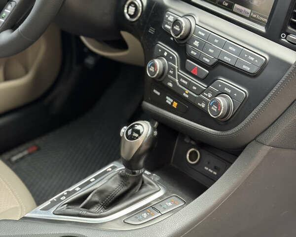 Білий Кіа Оптіма, об'ємом двигуна 2.4 л та пробігом 256 тис. км за 9100 $, фото 12 на Automoto.ua