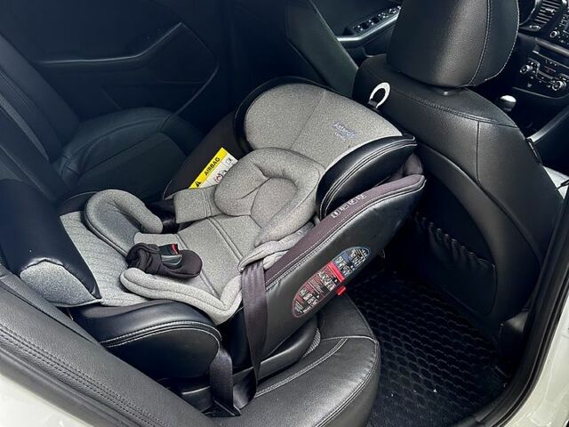 Білий Кіа Оптіма, об'ємом двигуна 2 л та пробігом 99 тис. км за 4800 $, фото 5 на Automoto.ua