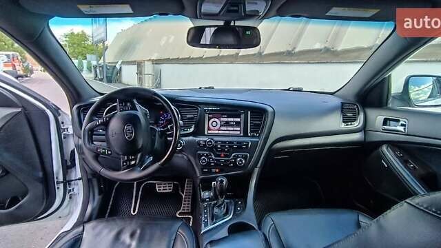 Білий Кіа Оптіма, об'ємом двигуна 2 л та пробігом 170 тис. км за 12000 $, фото 11 на Automoto.ua