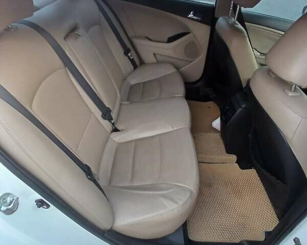 Киа Оптима 2013 в Одессе на Automoto.ua Белый Киа Оптима, объемом двигателя 2.36 л и пробегом 244 тыс. км за 10300 $, фото 4 на Automoto.ua