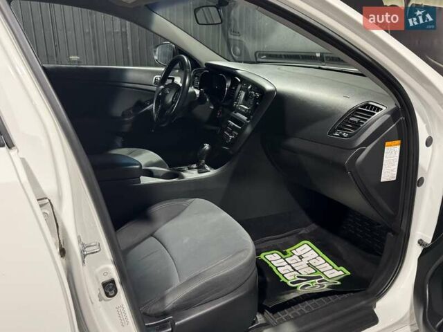 Білий Кіа Оптіма, об'ємом двигуна 2.36 л та пробігом 166 тис. км за 8999 $, фото 21 на Automoto.ua