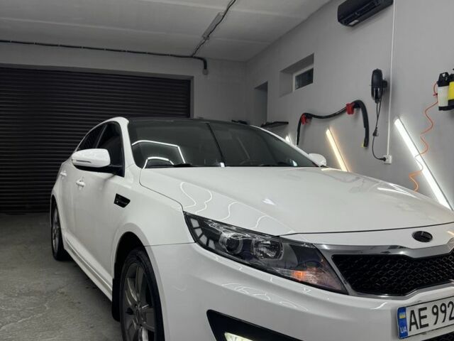 Белый Киа Оптима, объемом двигателя 2 л и пробегом 260 тыс. км за 8500 $, фото 4 на Automoto.ua