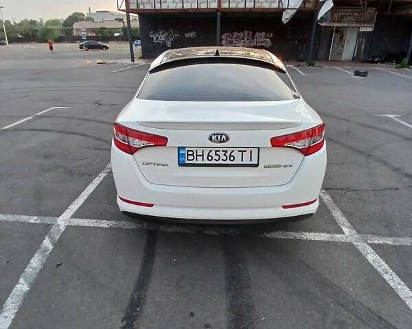 Киа Оптима 2013 в Одессе на Automoto.ua Белый Киа Оптима, объемом двигателя 2.36 л и пробегом 244 тыс. км за 10300 $, фото 5 на Automoto.ua