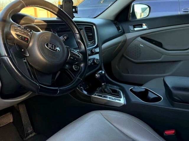 Білий Кіа Оптіма, об'ємом двигуна 2.4 л та пробігом 180 тис. км за 11000 $, фото 7 на Automoto.ua