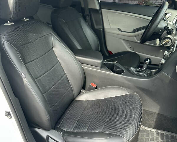 Кіа Оптіма 2013 у Києві на Automoto.ua Білий Кіа Оптіма, об'ємом двигуна 2.4 л та пробігом 185 тис. км за 9333 $, фото 29 на Automoto.ua