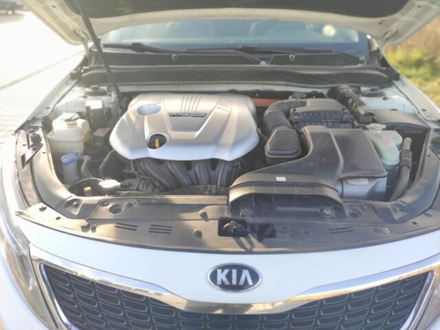 Белый Киа Оптима, объемом двигателя 2.4 л и пробегом 142 тыс. км за 10481 $, фото 5 на Automoto.ua