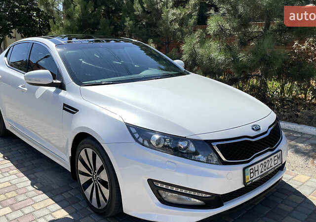Білий Кіа Оптіма, об'ємом двигуна 2.36 л та пробігом 160 тис. км за 12150 $, фото 14 на Automoto.ua