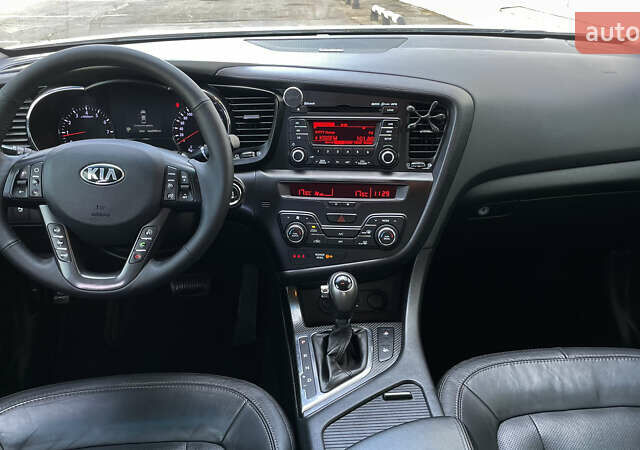 Білий Кіа Оптіма, об'ємом двигуна 2.36 л та пробігом 160 тис. км за 12150 $, фото 19 на Automoto.ua