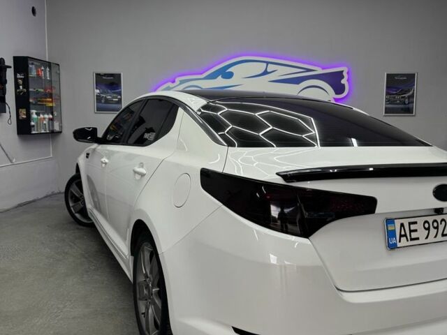 Белый Киа Оптима, объемом двигателя 2 л и пробегом 260 тыс. км за 8500 $, фото 1 на Automoto.ua