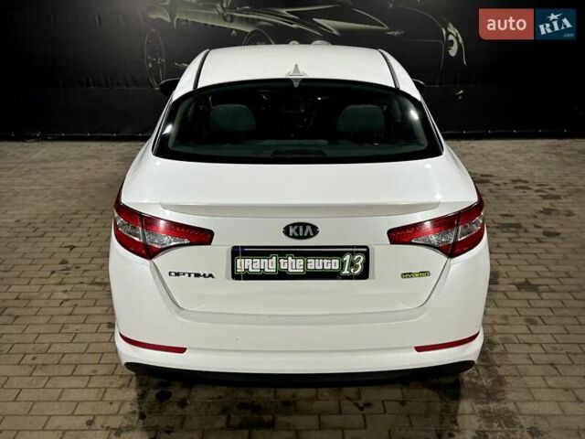 Білий Кіа Оптіма, об'ємом двигуна 2.36 л та пробігом 166 тис. км за 8999 $, фото 15 на Automoto.ua
