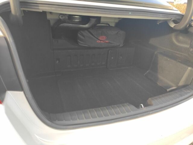 Белый Киа Оптима, объемом двигателя 2.4 л и пробегом 142 тыс. км за 10481 $, фото 4 на Automoto.ua