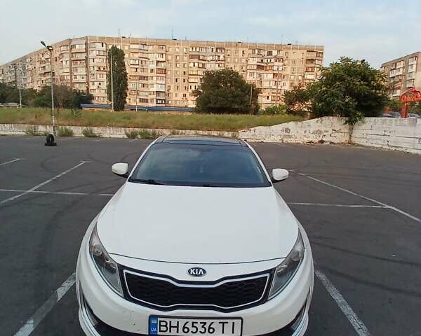 Киа Оптима 2013 в Одессе на Automoto.ua Белый Киа Оптима, объемом двигателя 2.36 л и пробегом 244 тыс. км за 10300 $, фото 3 на Automoto.ua
