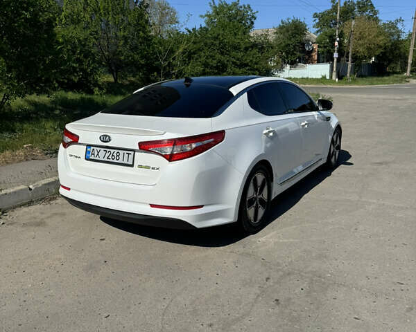 Білий Кіа Оптіма, об'ємом двигуна 2.4 л та пробігом 180 тис. км за 10700 $, фото 3 на Automoto.ua