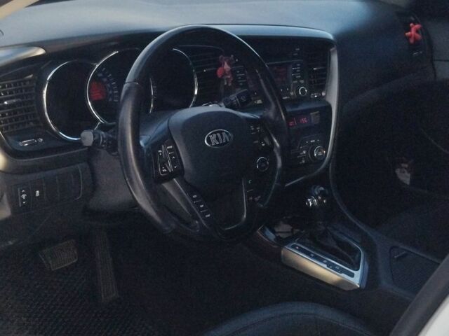 Білий Кіа Оптіма, об'ємом двигуна 2.4 л та пробігом 213 тис. км за 254 $, фото 4 на Automoto.ua