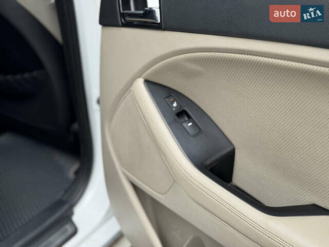 Білий Кіа Оптіма, об'ємом двигуна 2.4 л та пробігом 256 тис. км за 9100 $, фото 16 на Automoto.ua
