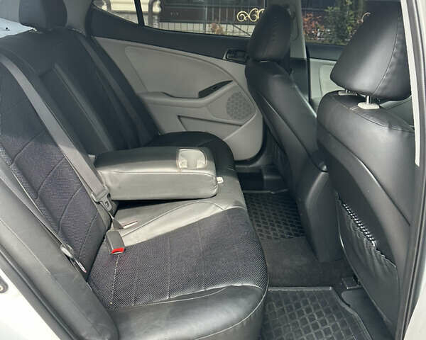 Кіа Оптіма 2013 у Києві на Automoto.ua Білий Кіа Оптіма, об'ємом двигуна 2.4 л та пробігом 185 тис. км за 9333 $, фото 31 на Automoto.ua