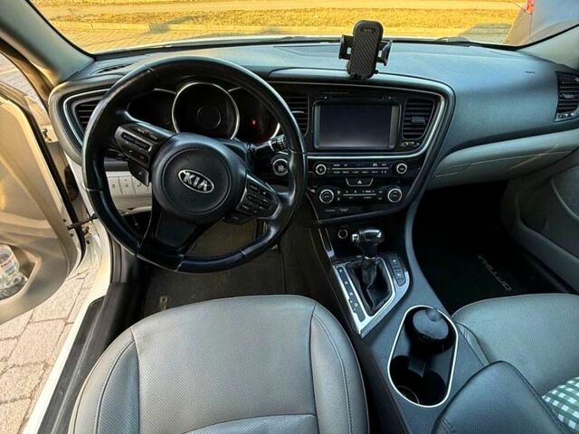 Білий Кіа Оптіма, об'ємом двигуна 2.4 л та пробігом 180 тис. км за 11000 $, фото 2 на Automoto.ua