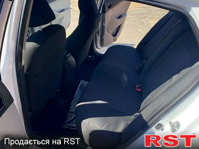 Белый Киа Оптима, объемом двигателя 2.4 л и пробегом 197 тыс. км за 9000 $, фото 5 на Automoto.ua