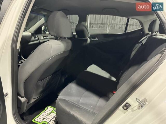 Білий Кіа Оптіма, об'ємом двигуна 2.36 л та пробігом 166 тис. км за 8999 $, фото 23 на Automoto.ua