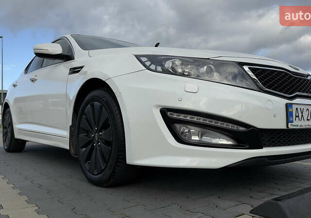 Білий Кіа Оптіма, об'ємом двигуна 2.36 л та пробігом 151 тис. км за 12000 $, фото 28 на Automoto.ua