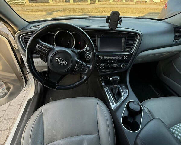 Білий Кіа Оптіма, об'ємом двигуна 2.36 л та пробігом 180 тис. км за 11000 $, фото 5 на Automoto.ua