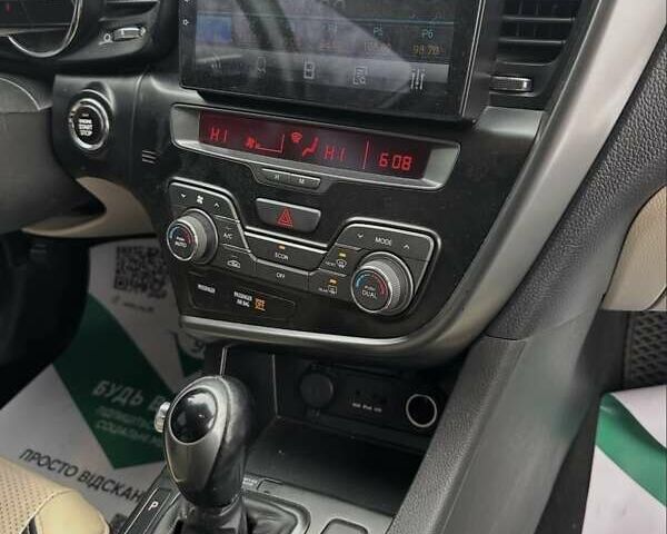 Білий Кіа Оптіма, об'ємом двигуна 2.36 л та пробігом 250 тис. км за 9550 $, фото 5 на Automoto.ua