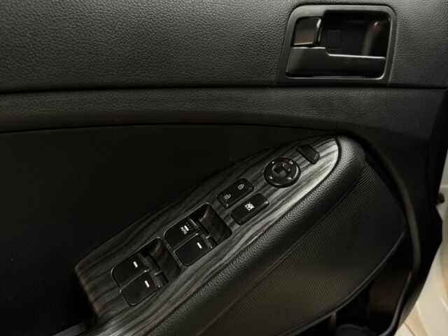 Белый Киа Оптима, объемом двигателя 2 л и пробегом 260 тыс. км за 8500 $, фото 9 на Automoto.ua