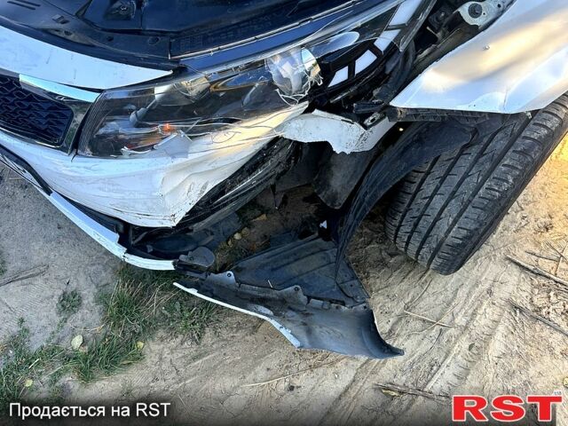 Білий Кіа Оптіма, об'ємом двигуна 2 л та пробігом 99 тис. км за 4800 $, фото 1 на Automoto.ua