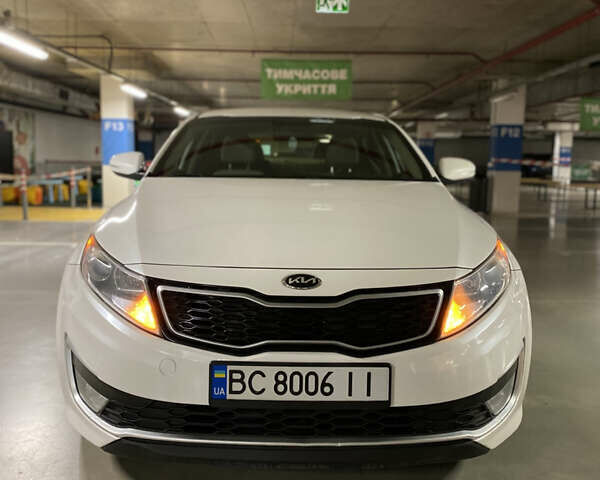 Белый Киа Оптима, объемом двигателя 2.4 л и пробегом 240 тыс. км за 9000 $, фото 2 на Automoto.ua