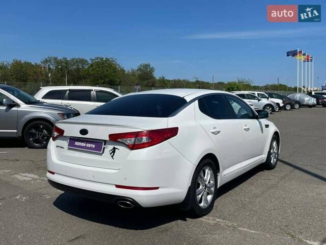 Белый Киа Оптима, объемом двигателя 2 л и пробегом 178 тыс. км за 9999 $, фото 7 на Automoto.ua