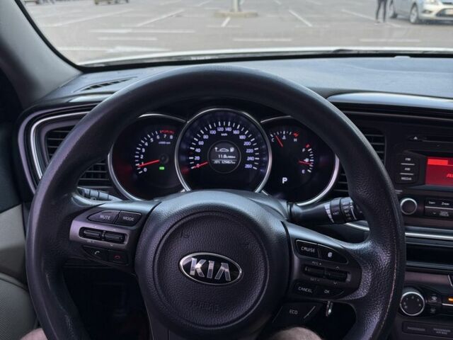 Білий Кіа Оптіма, об'ємом двигуна 2 л та пробігом 129 тис. км за 8999 $, фото 5 на Automoto.ua