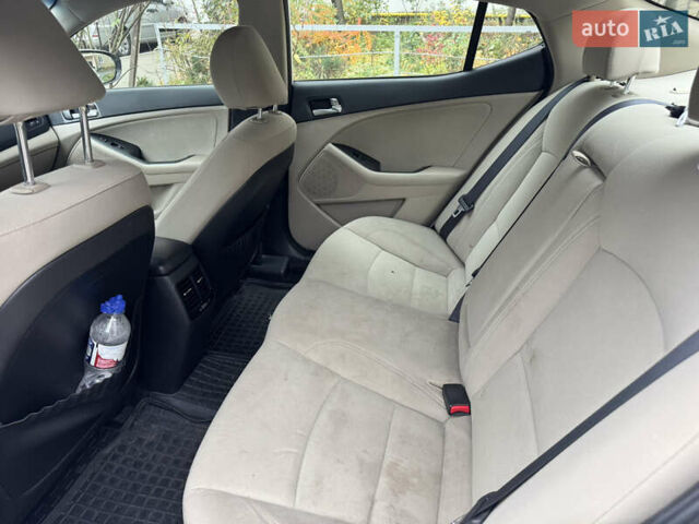 Білий Кіа Оптіма, об'ємом двигуна 2.4 л та пробігом 200 тис. км за 9800 $, фото 11 на Automoto.ua
