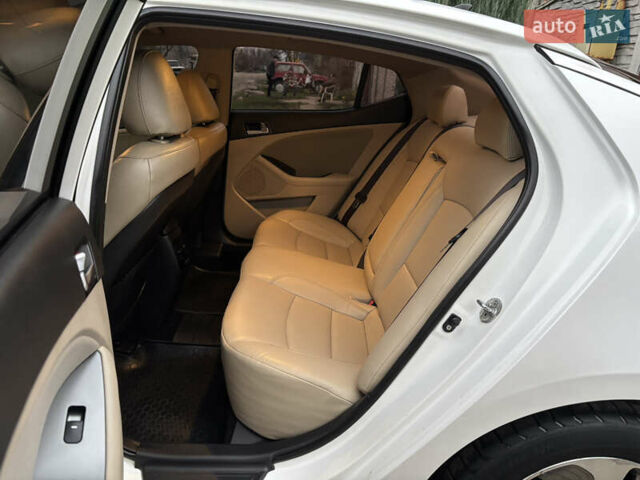 Белый Киа Оптима, объемом двигателя 0 л и пробегом 188 тыс. км за 8800 $, фото 23 на Automoto.ua